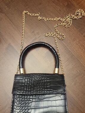 Black Croc-Embossed Top-Handle Crossbody Bag with Gold Chain
